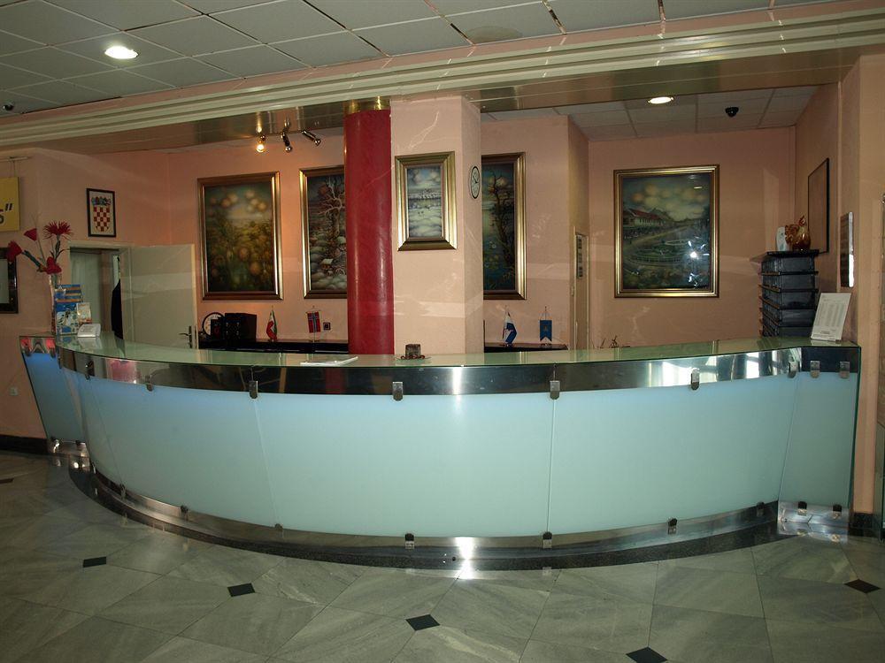 拉帕伦泽纳酒店 科普里夫尼察 外观 照片